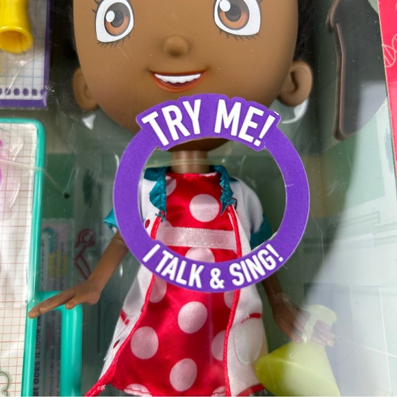 Ada Twist Scientist Lab Doll Netflix Show Talking & Singing 12 inch Doll - Picture 7 of 16